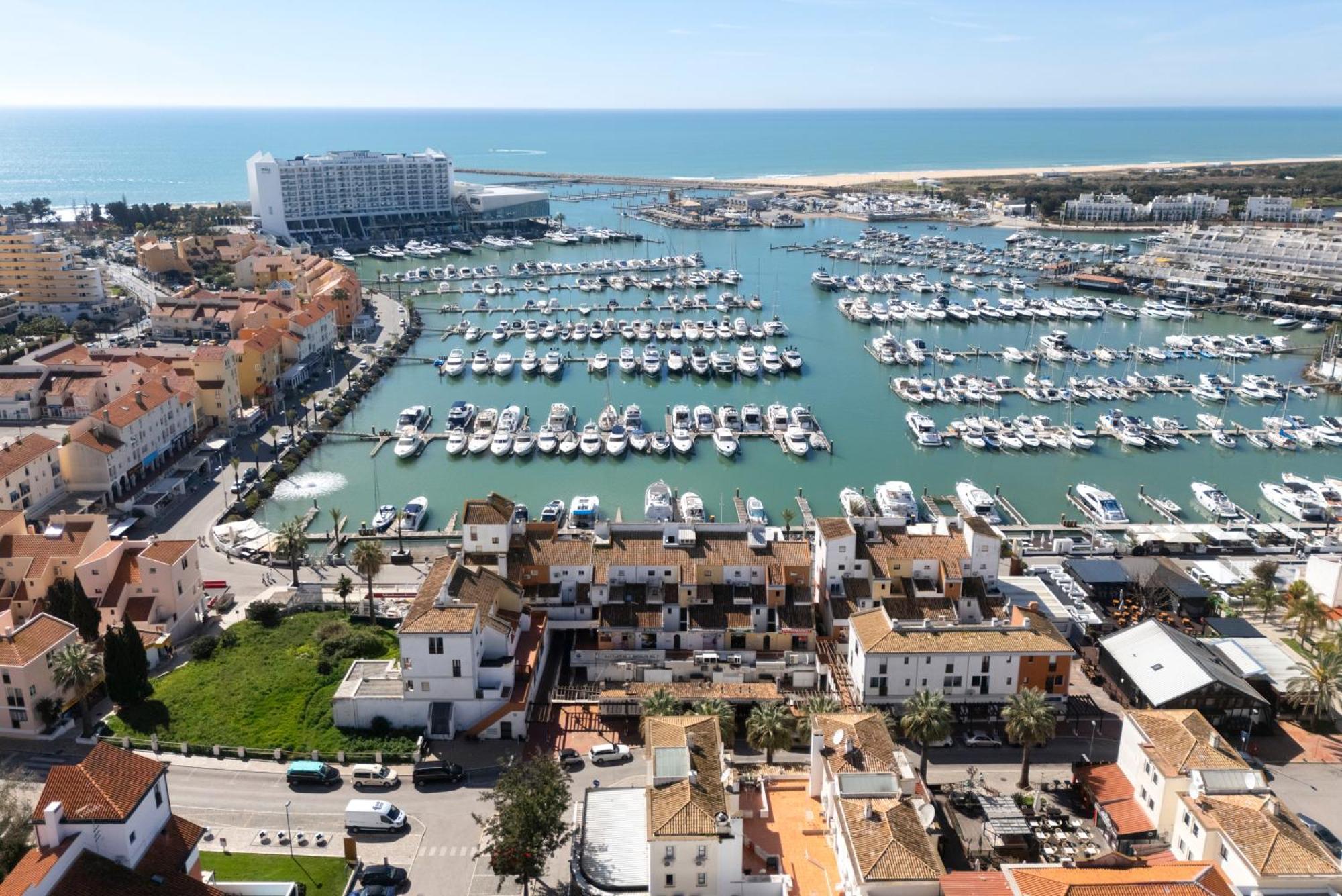 Marina Club - Sea Front -